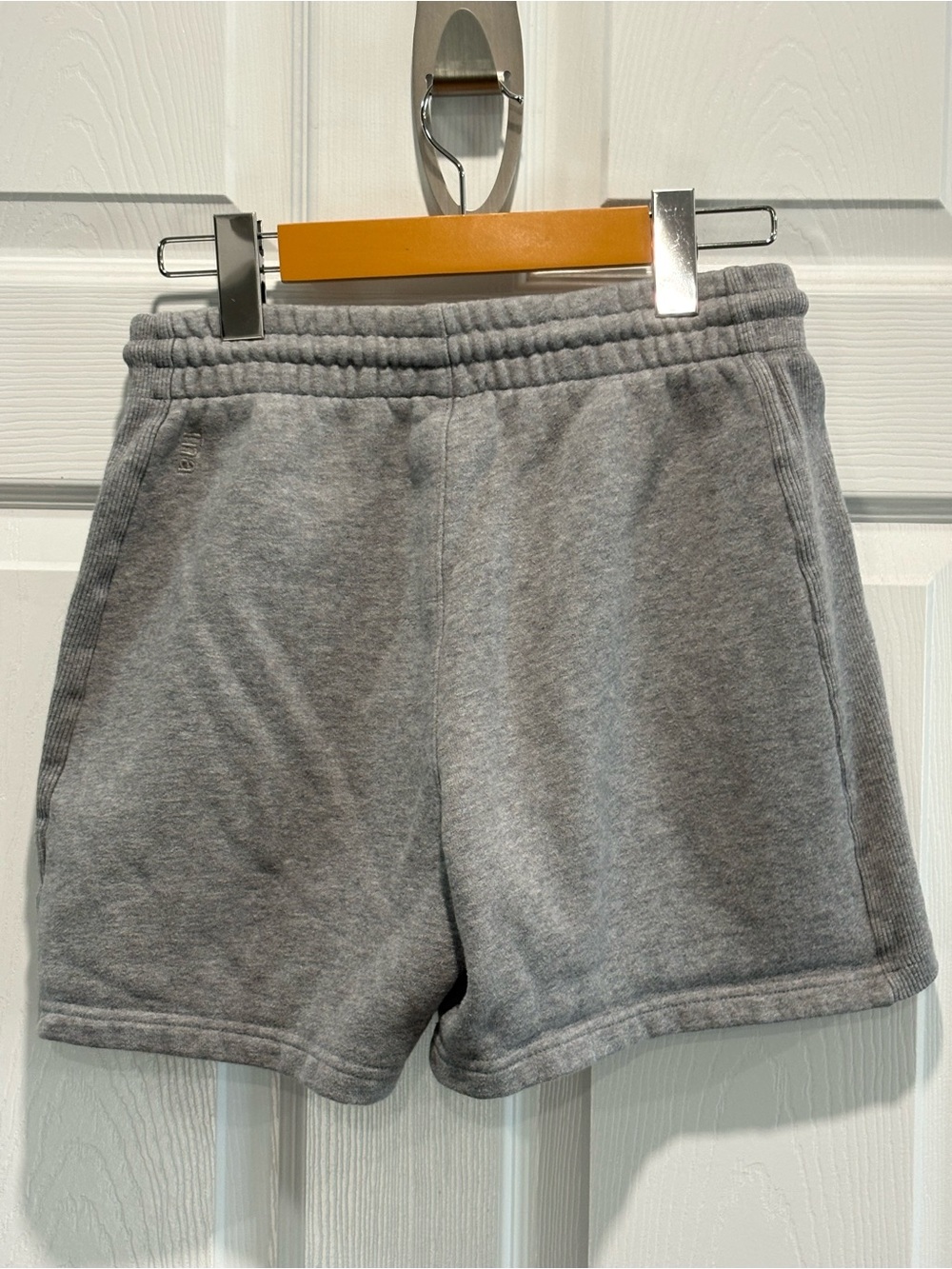 Aritzia Tna Cozy Fleece Perfect Hi-Rise Mini Sweatshorts, Grey, Size XS - Picture 2 of 6